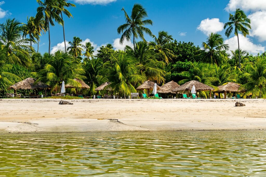 Quiosque a beira da praia em Maragogi